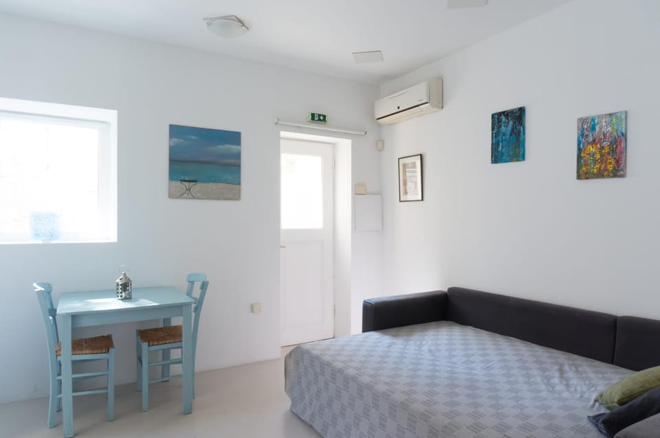 Seating area, Bedroom