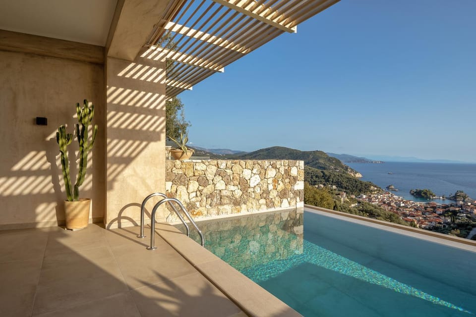 Day, Natural landscape, View (from property/room), Balcony/Terrace, Mountain view, Pool view, Sea view, Swimming pool