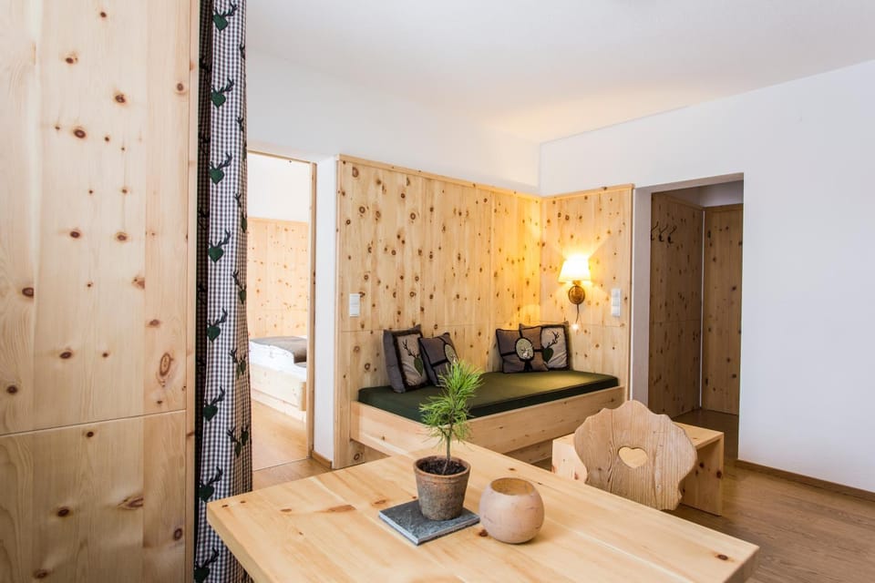 Living room, Photo of the whole room, Seating area