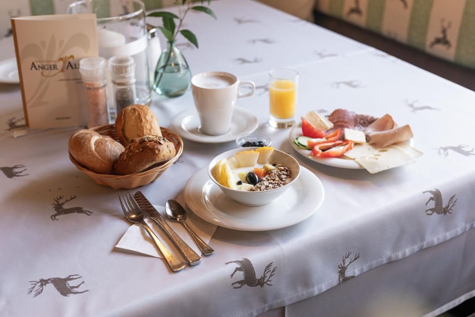 Breakfast, Buffet breakfast