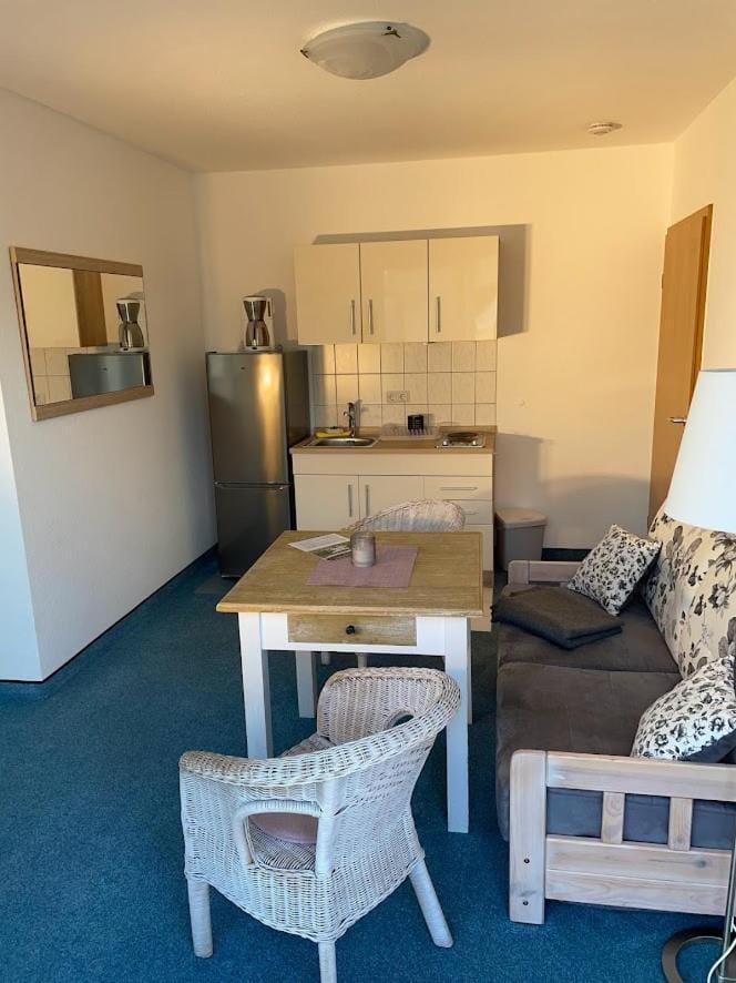 Kitchen or kitchenette, Seating area