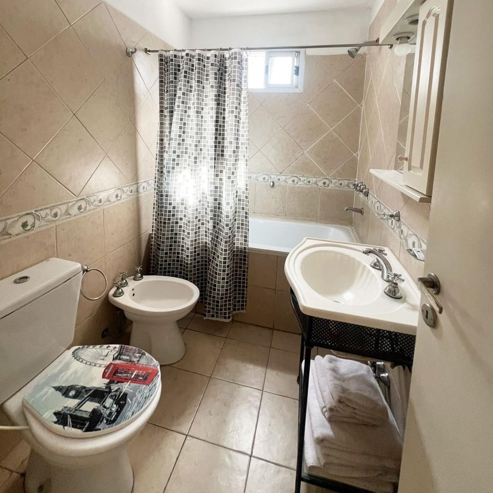 Shower, Toilet, Bathroom, Bath, bidet, towels