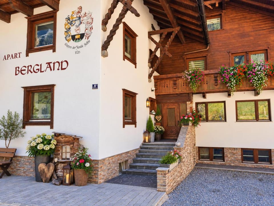 Property building, Facade/entrance