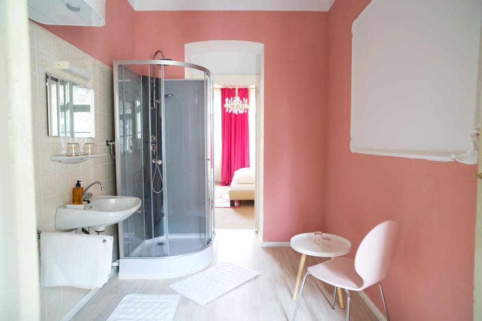 Bathroom, Other, Photo of the whole room, Decorative detail