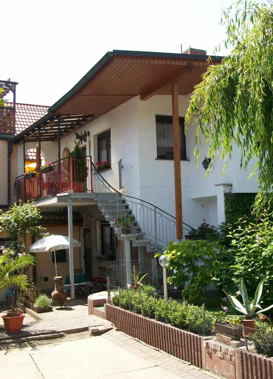 Facade/entrance