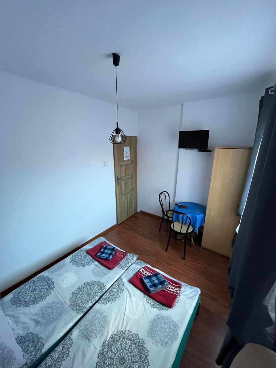 Bed, TV and multimedia, Bedroom, wardrobe