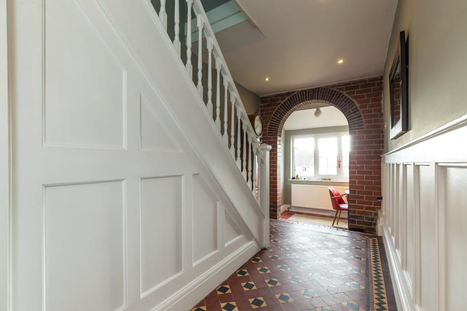 Decorative detail, Area and facilities