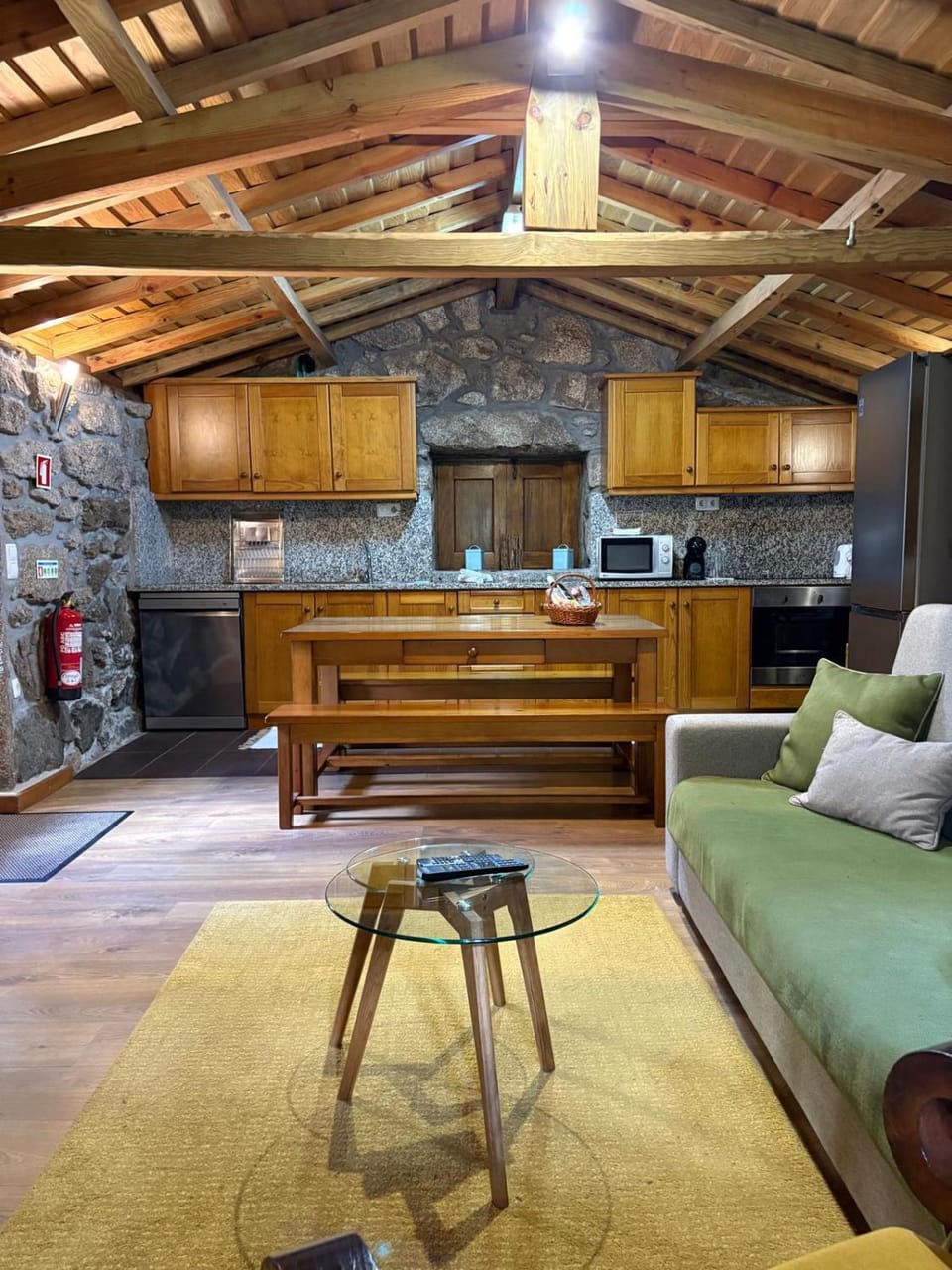 Living room, Dining area, pet friendly, kitchen