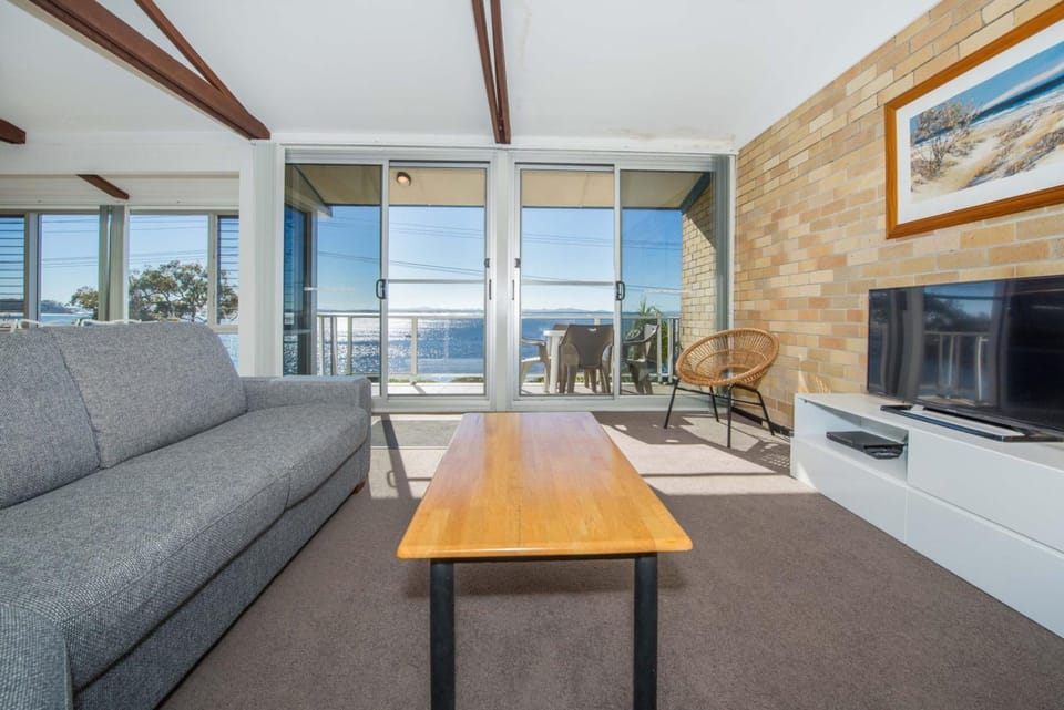 Castaways Unit 8 17 Shoal Bay Road Apartment in Shoal Bay