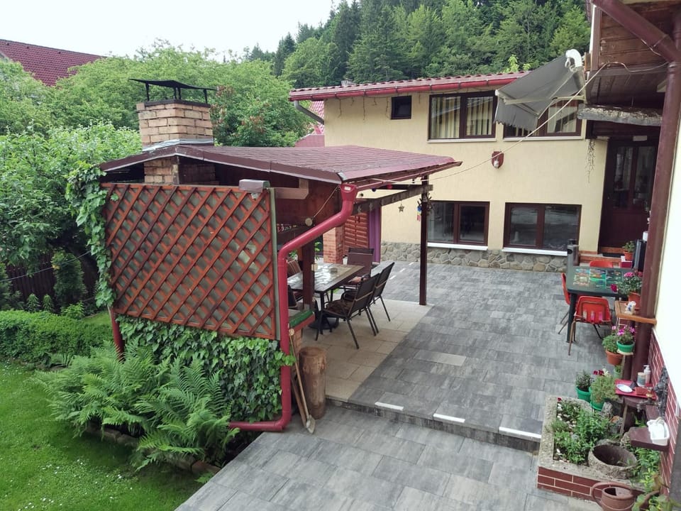 BBQ facilities, Inner courtyard view