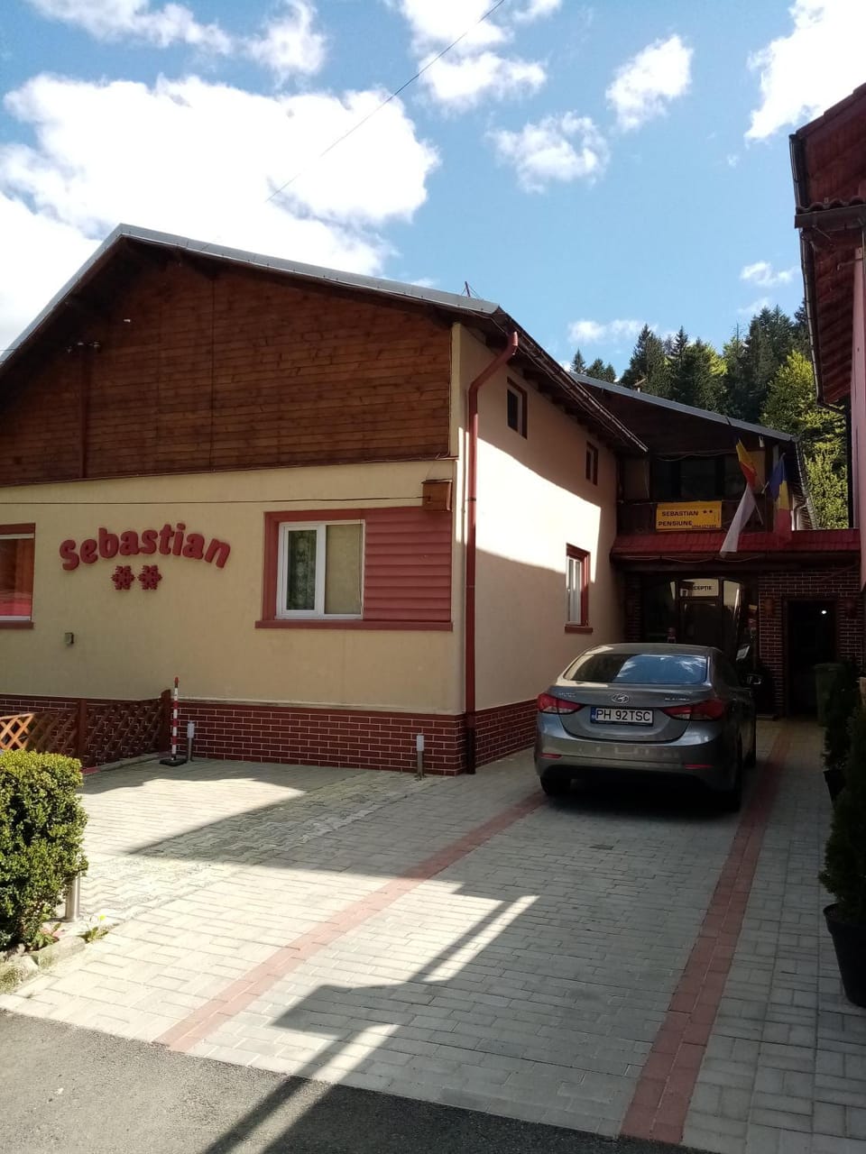 Facade/entrance
