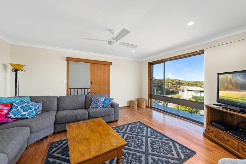 Lentara Street 8 House in Fingal Bay