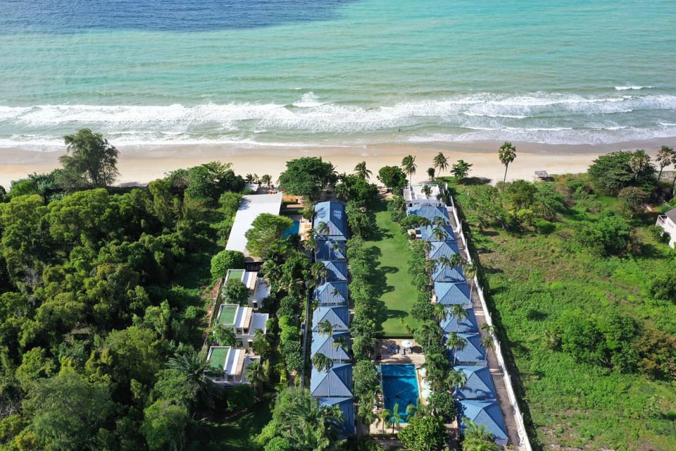Property building, Natural landscape, Bird's eye view, Beach, Sea view