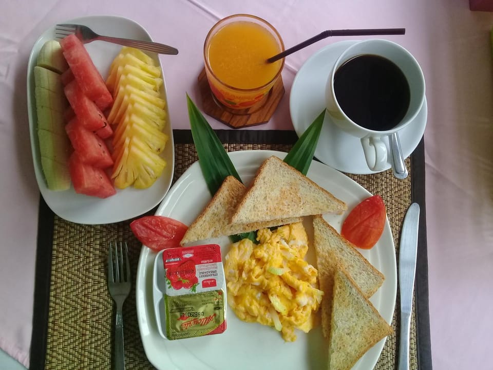 Restaurant/places to eat, American breakfast