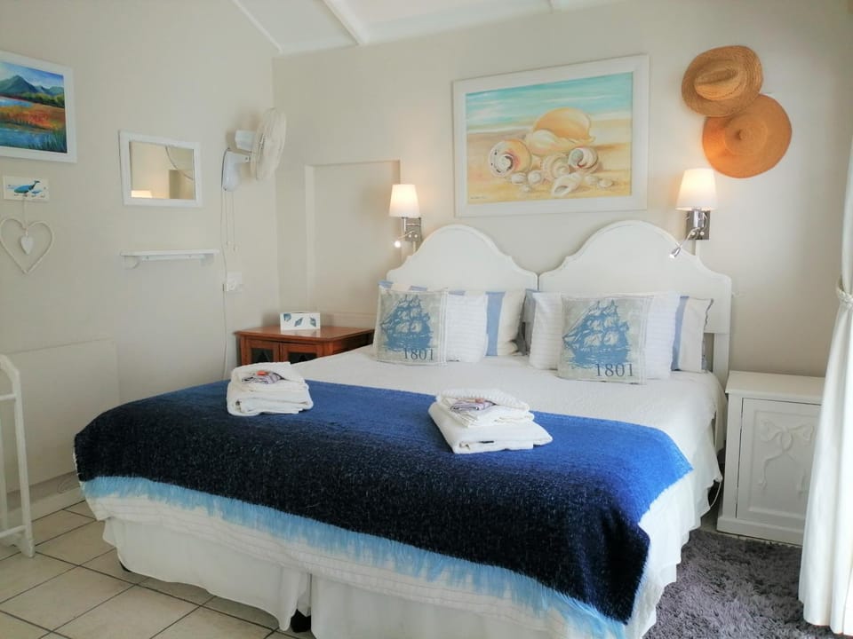 Photo of the whole room, Decorative detail, Bedroom