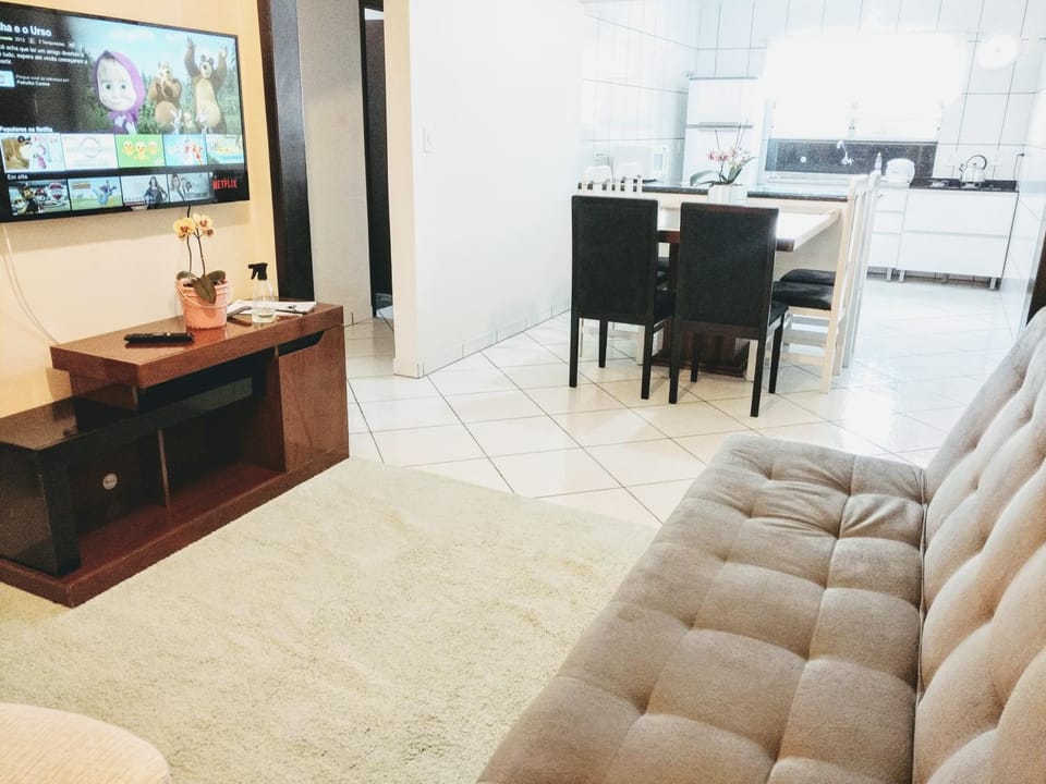 TV and multimedia, Kitchen or kitchenette, Living room, Photo of the whole room, Dining area