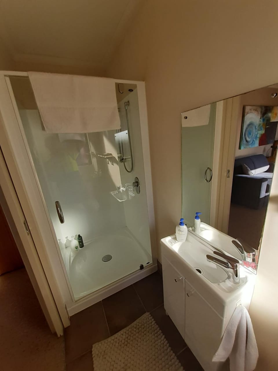 Modern BNB unit with Wifi and Breakfast Bed and Breakfast in West Coast