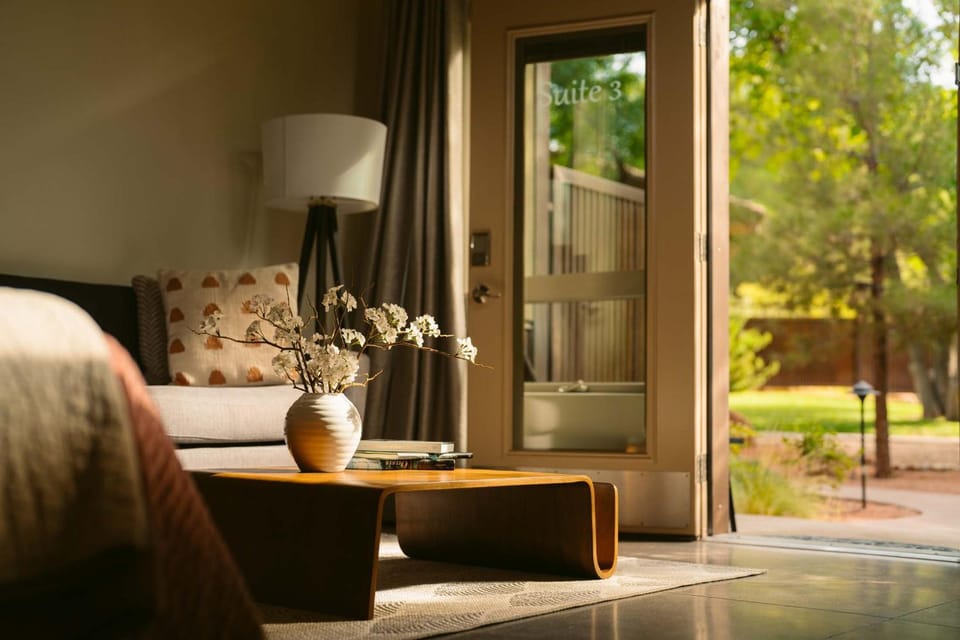 Day, Seating area