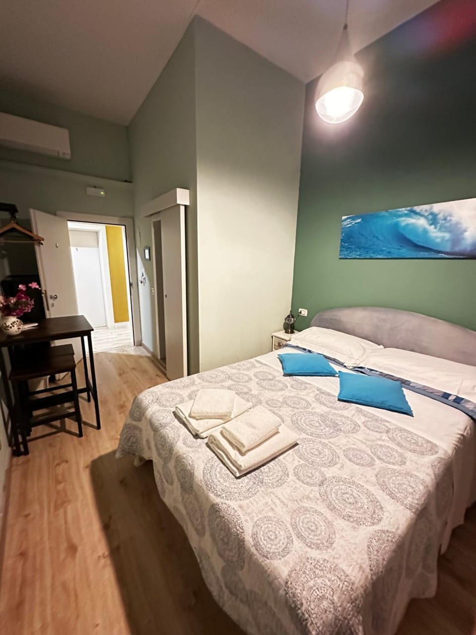 Photo of the whole room