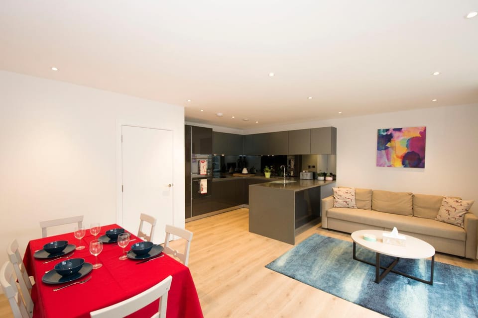 Coffee/tea facilities, Kitchen or kitchenette, Living room, Dining area