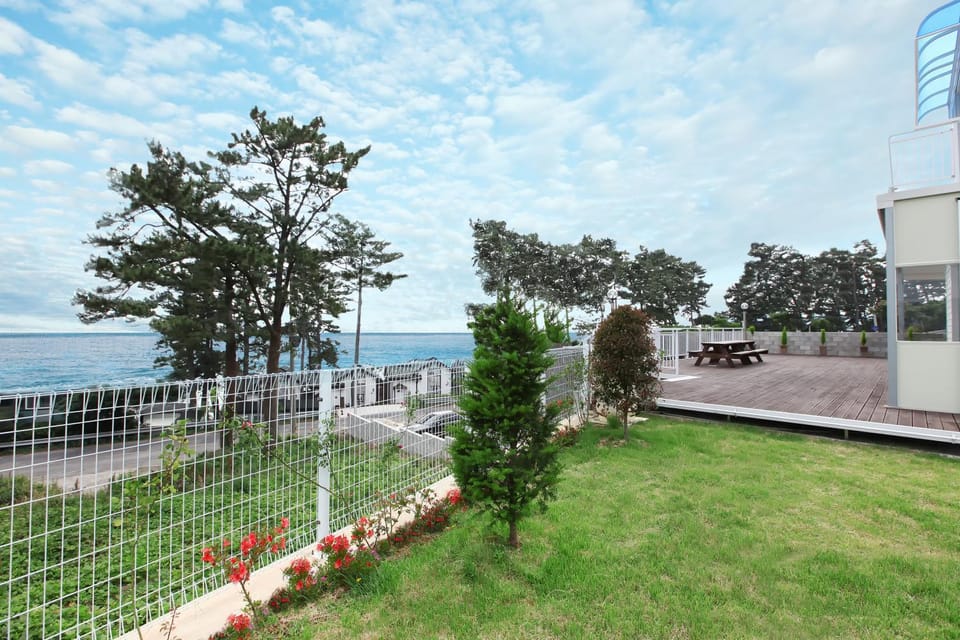 Natural landscape, BBQ facilities, Balcony/Terrace, Area and facilities