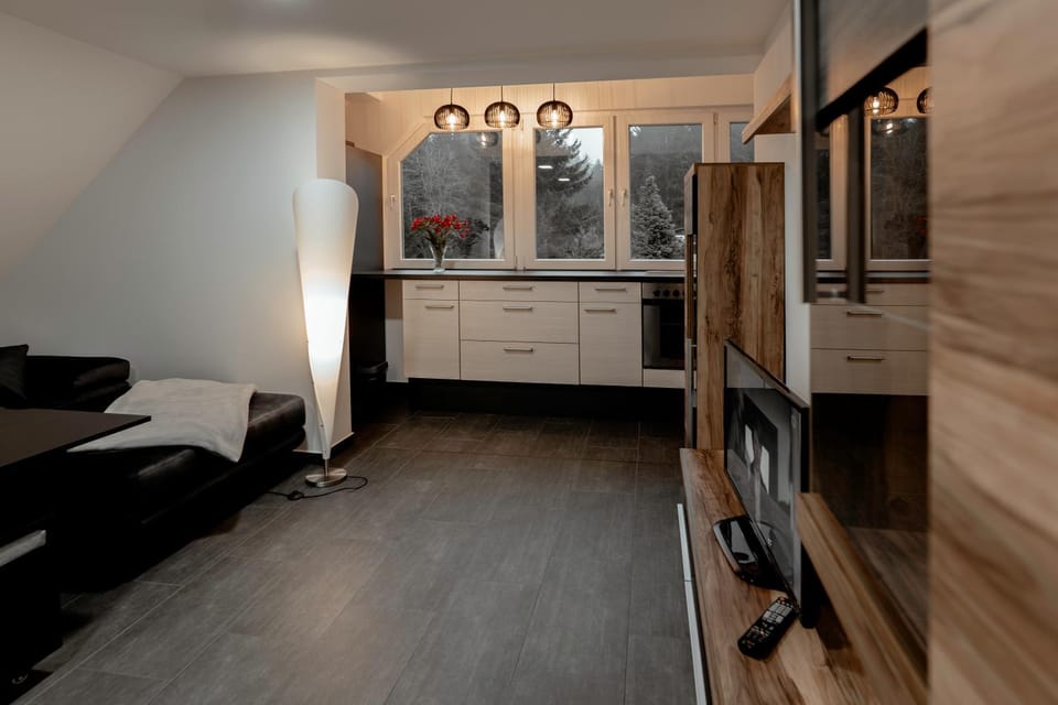 TV and multimedia, Kitchen or kitchenette, Living room, Seating area