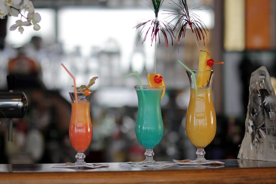 Restaurant/places to eat, Lounge or bar