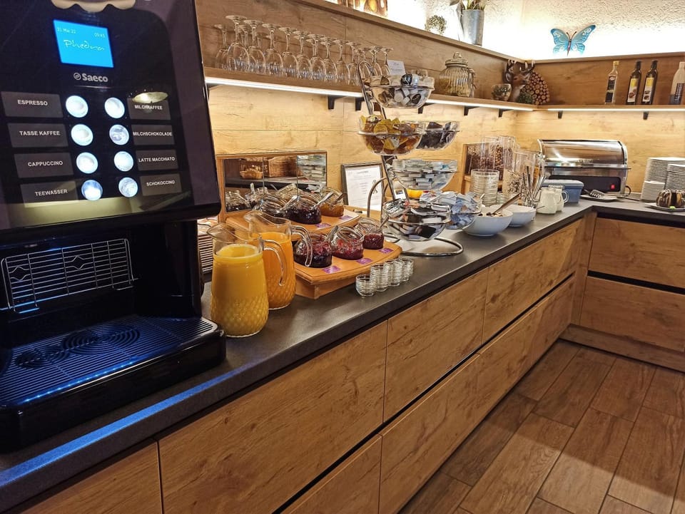 Restaurant/places to eat, Breakfast, Internal: Not applicable to any particular room