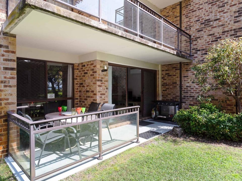 Bay Parklands 57 ground floor unit with pool tennis court and aircon Apartment in Nelson Bay