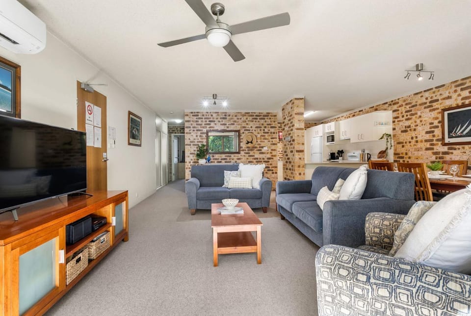 Bay Parklands 44 WI FI Netflix Air Con and Views Apartment in Nelson Bay