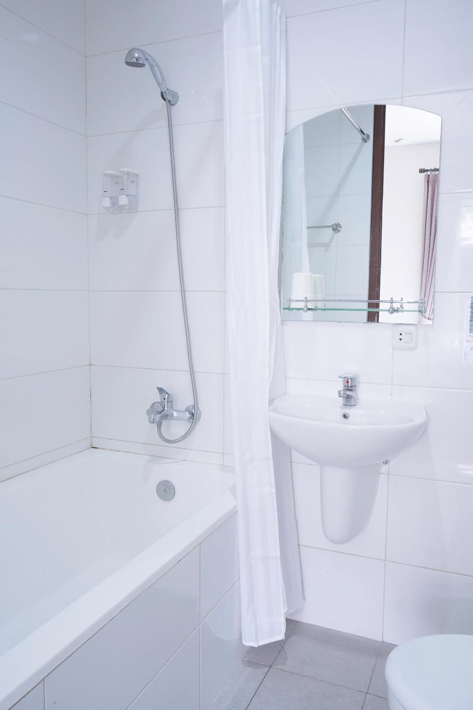 Shower, Toilet, Hot Tub, Bathroom