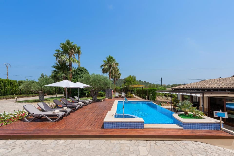 Swimming pool, sunbed