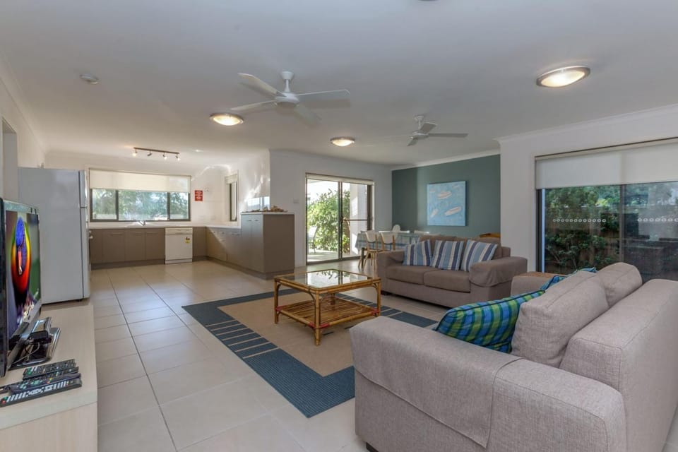 Beach House 1 20 Pacific Drive House in Fingal Bay