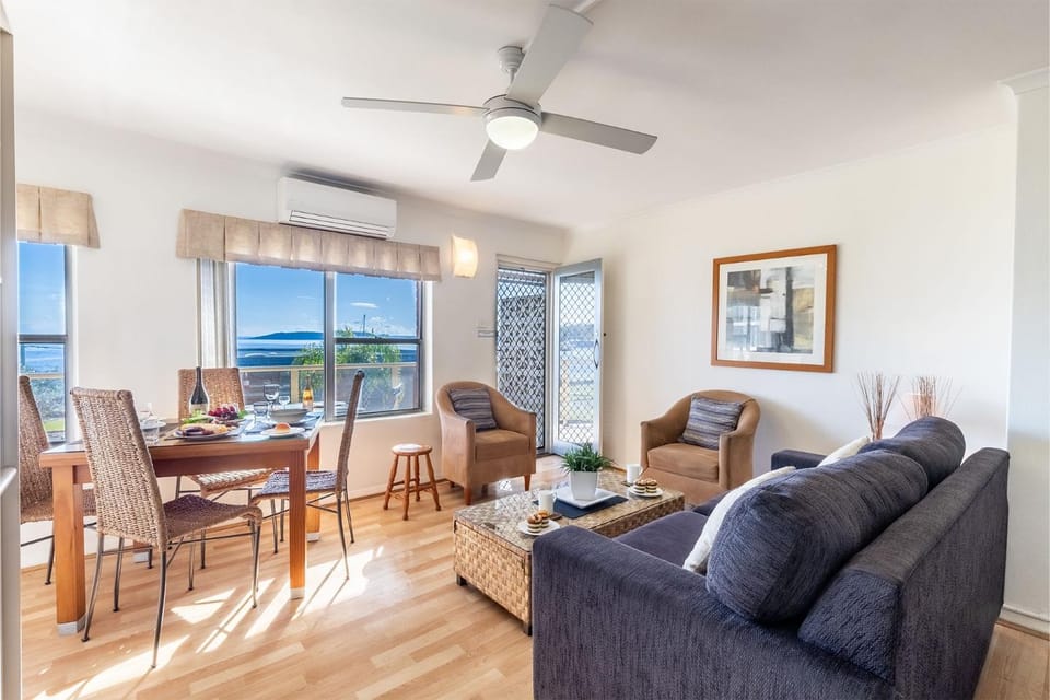 Blue Vista 8 13 Victoria Parade - Studio with air con and spectacular views Apartment in Nelson Bay