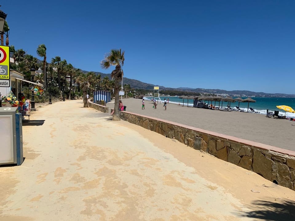 Restaurant/places to eat, Day, Summer, Beach