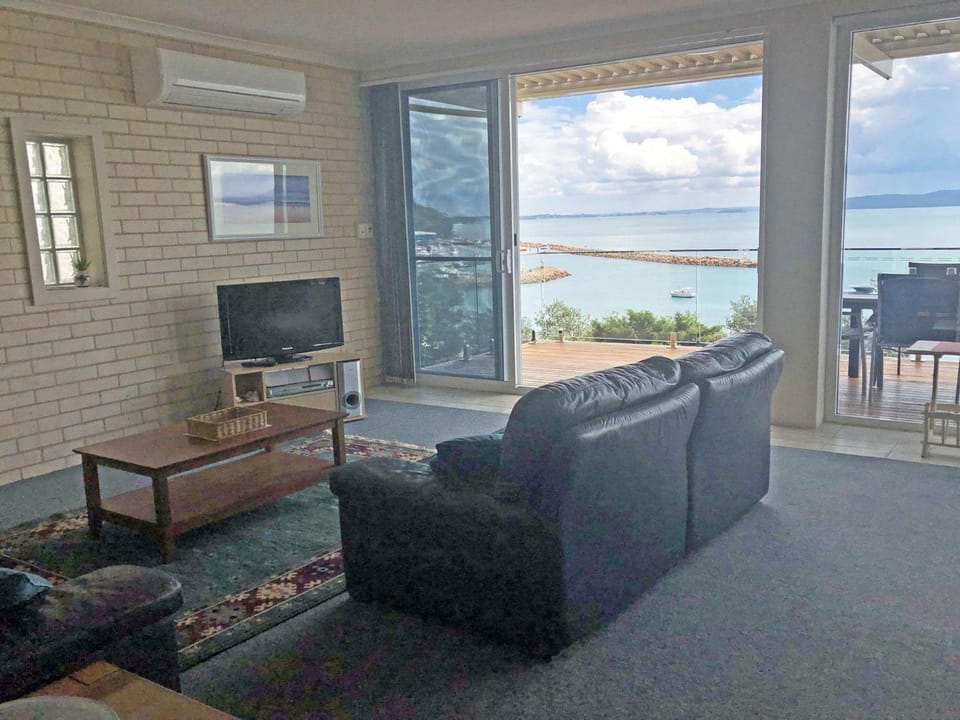 Classic View 1, 1 49 Victoria Parade - panoramic water views, aircon and Wifi House in Nelson Bay