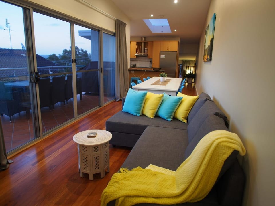 Pollys View 117A Government Road House in Corlette