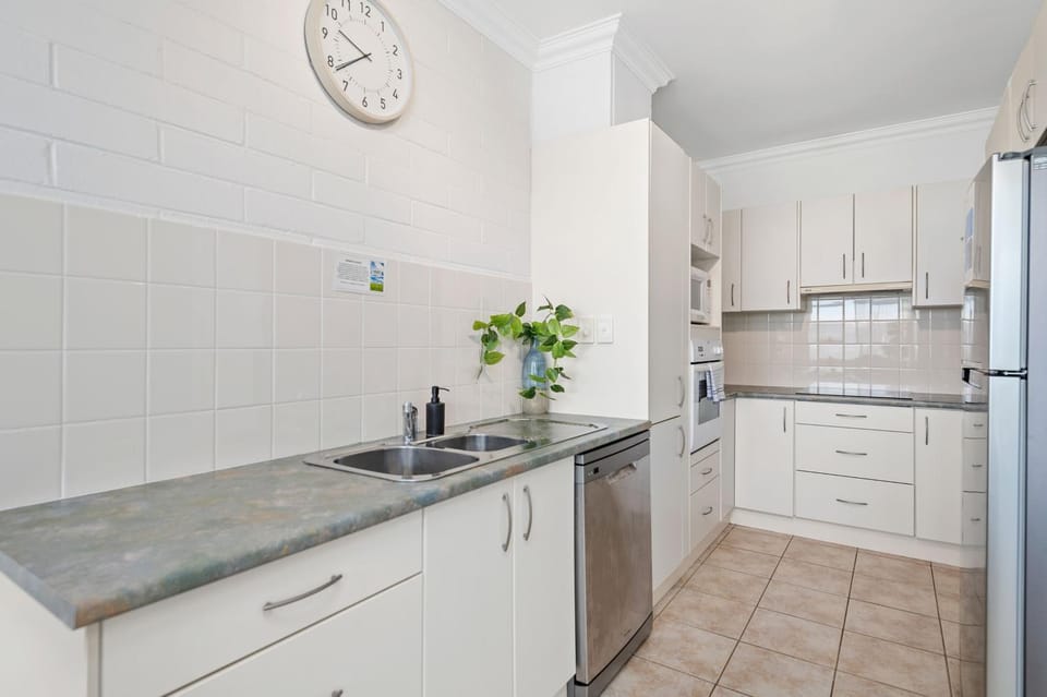 Little Hut Unit 3 20 Kurrawa Close Apartment in Nelson Bay