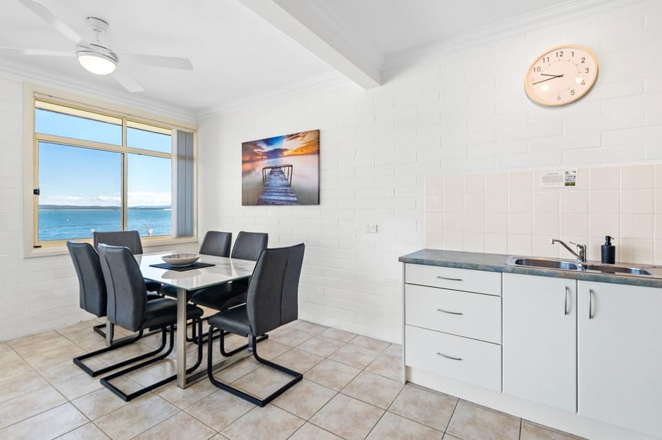 Little Hut Unit 3 20 Kurrawa Close Apartment in Nelson Bay