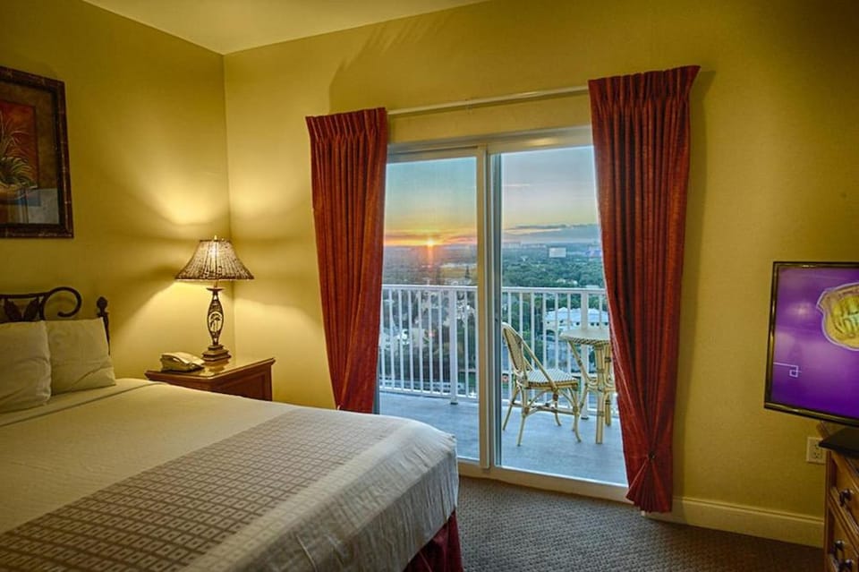 Disney Penthouse Amazing Lake Bryan view Apartment in Orlando