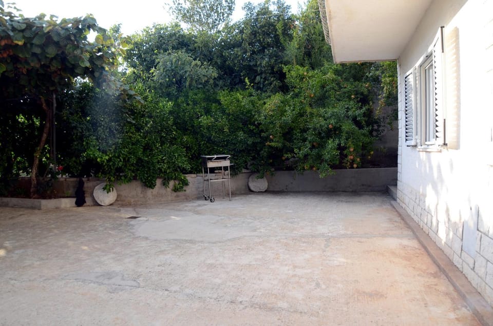 BBQ facilities, Parking