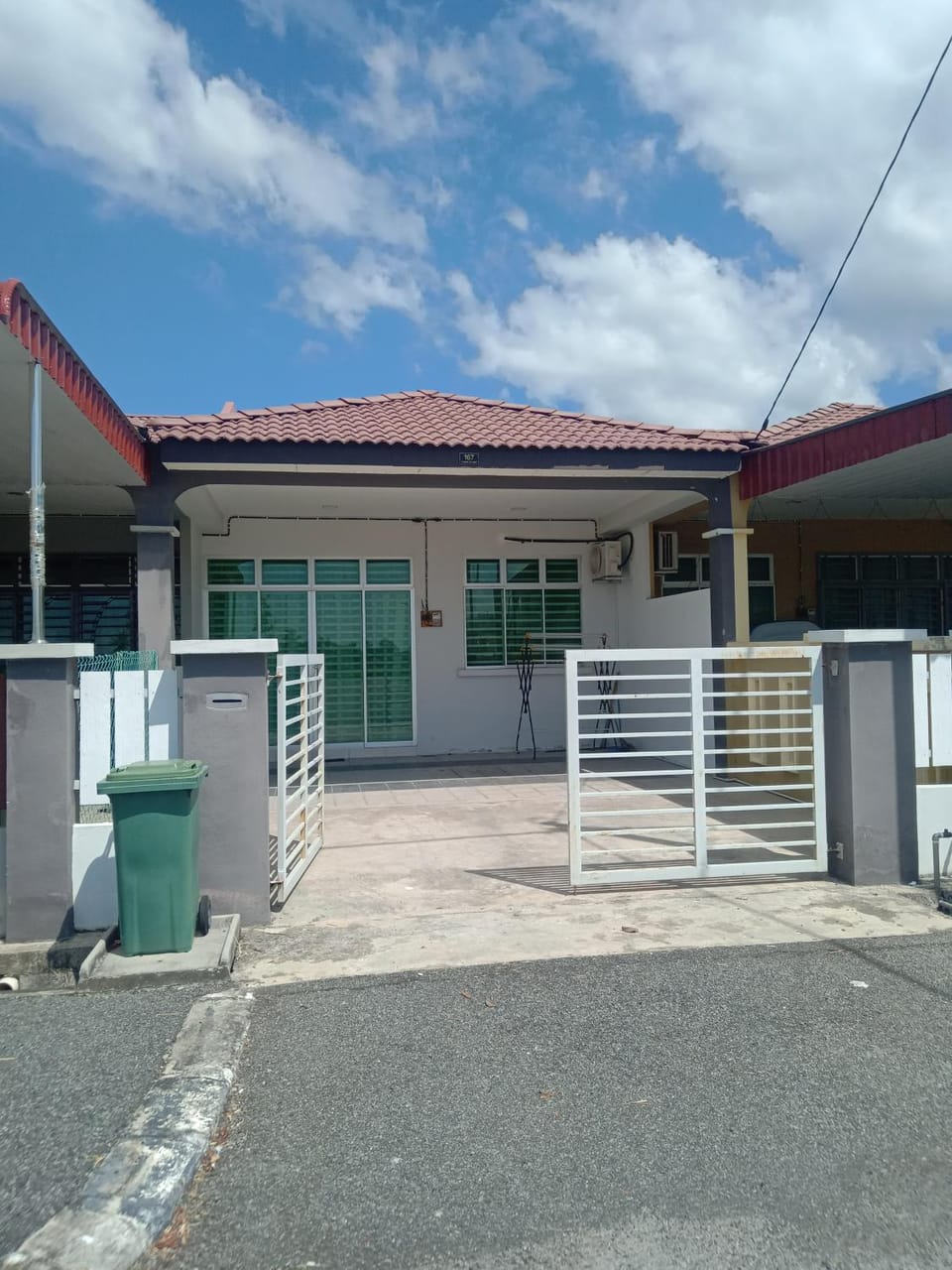Facade/entrance