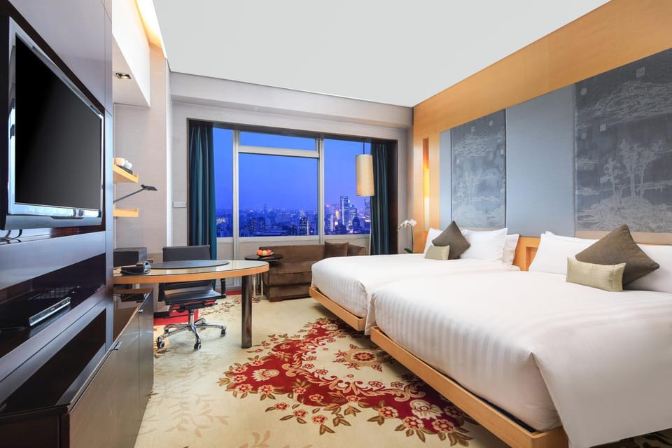 Photo of the whole room, City view