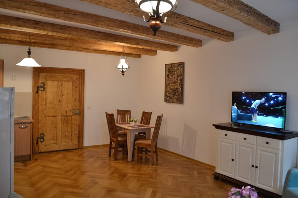 TV and multimedia, Kitchen or kitchenette, Dining area