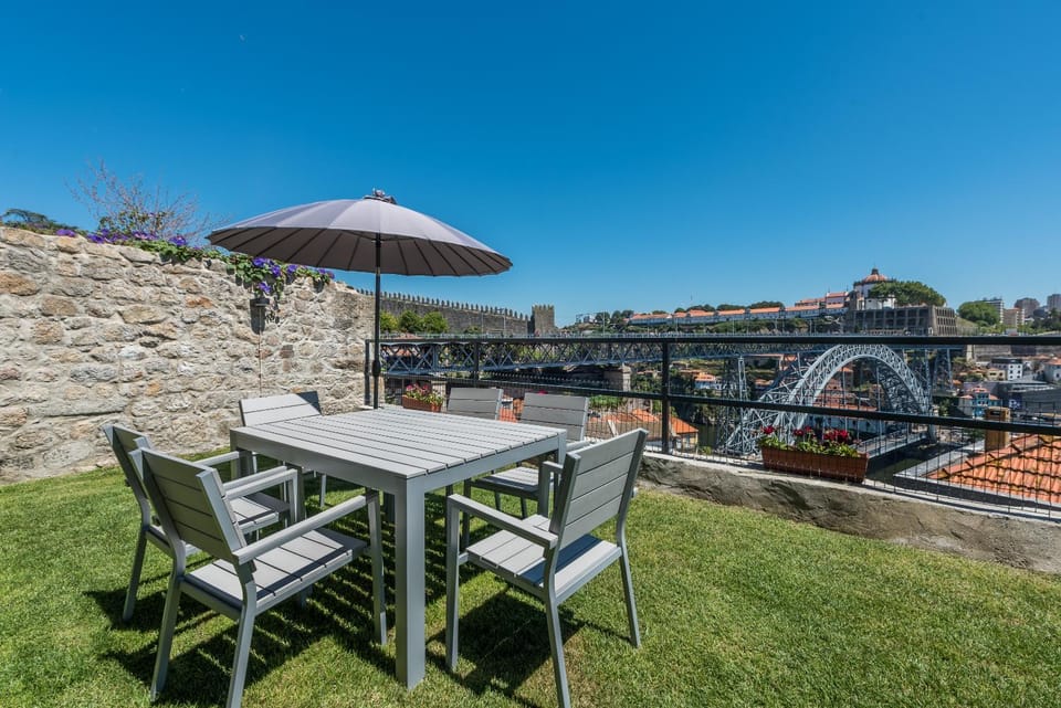 Garden, Seating area, City view, River view