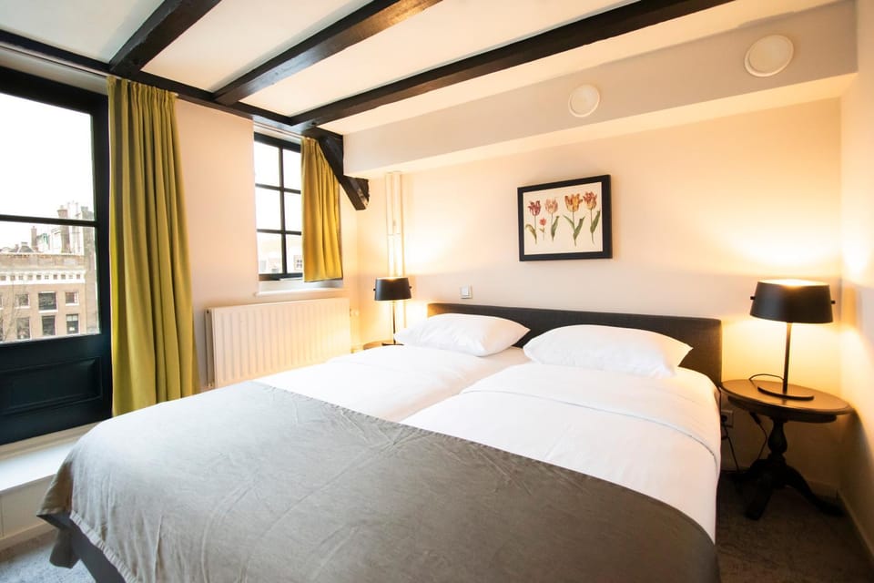Bed, View (from property/room), Bedroom, City view