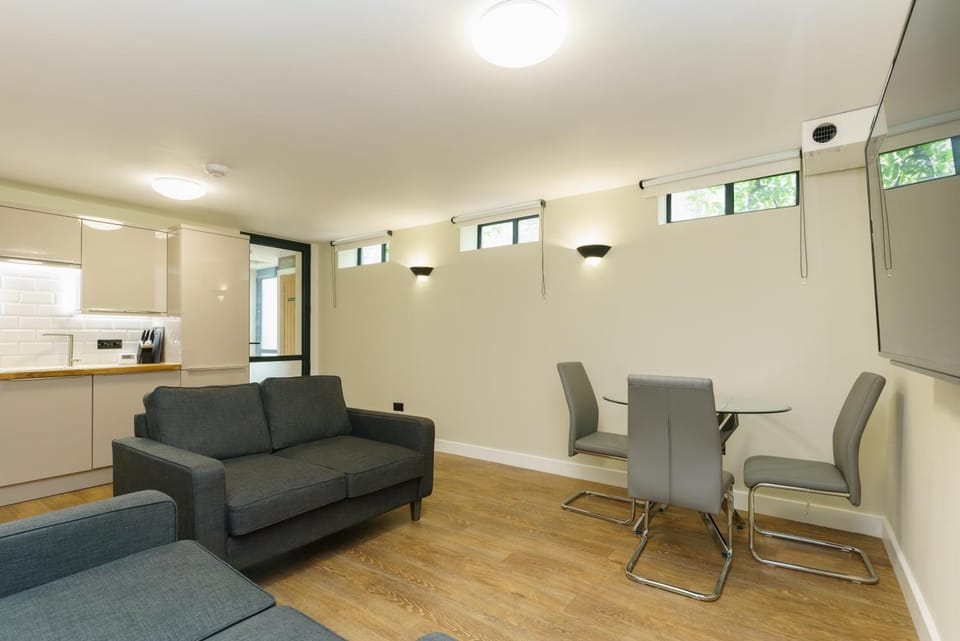 TV and multimedia, Living room, Seating area, Dining area