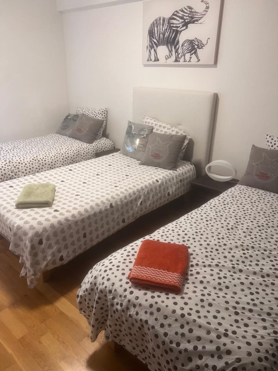 Photo of the whole room, Bedroom