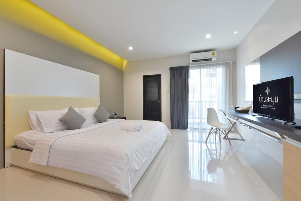 Bed, Photo of the whole room