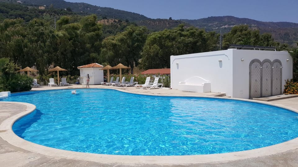 Natural landscape, Mountain view, Pool view, Swimming pool, sunbed